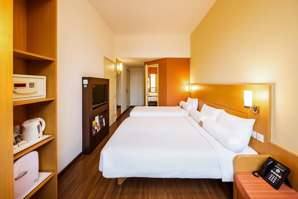 Ibis Singapore Novena Exterior photo