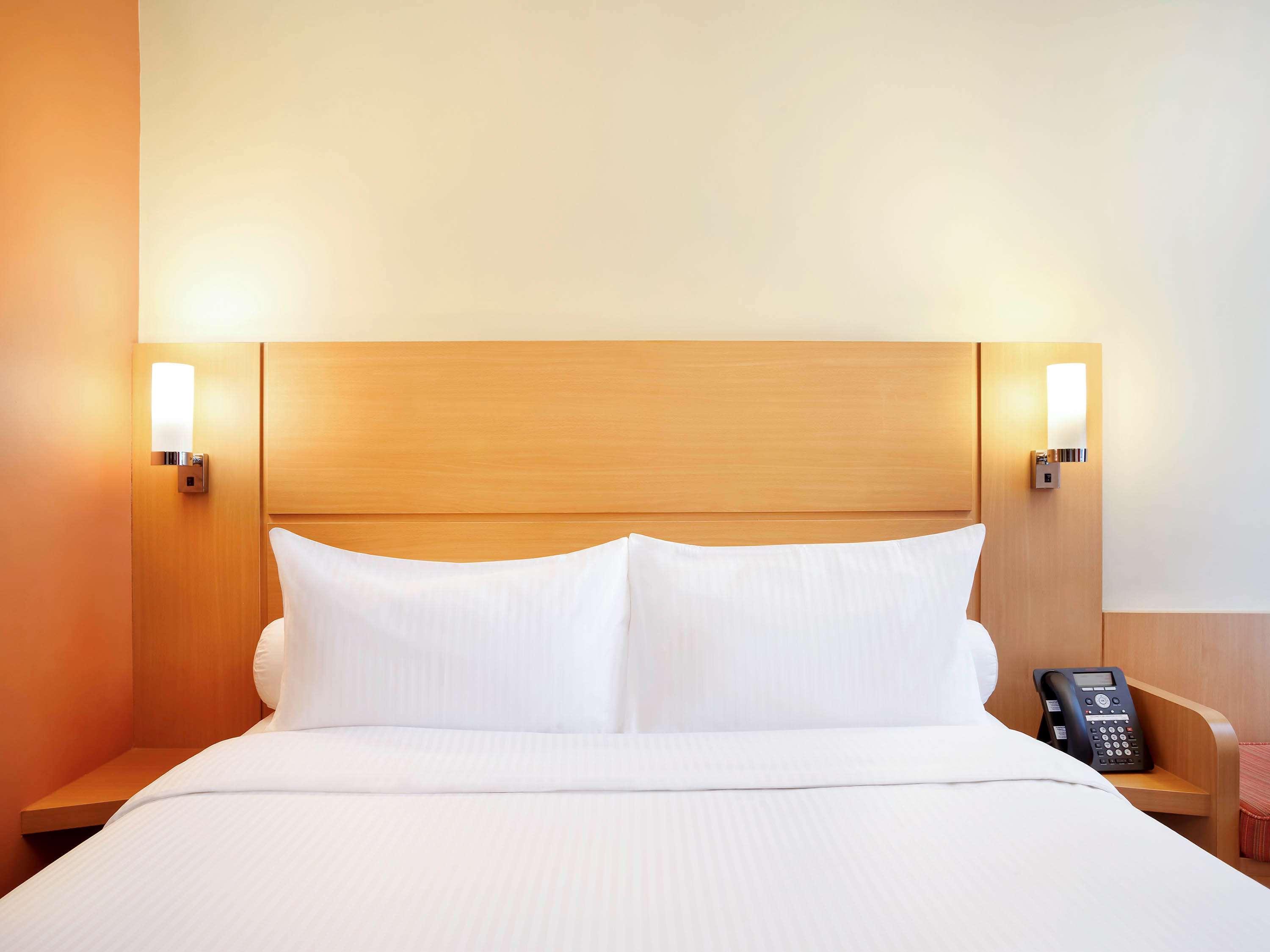 Ibis Singapore Novena Exterior photo