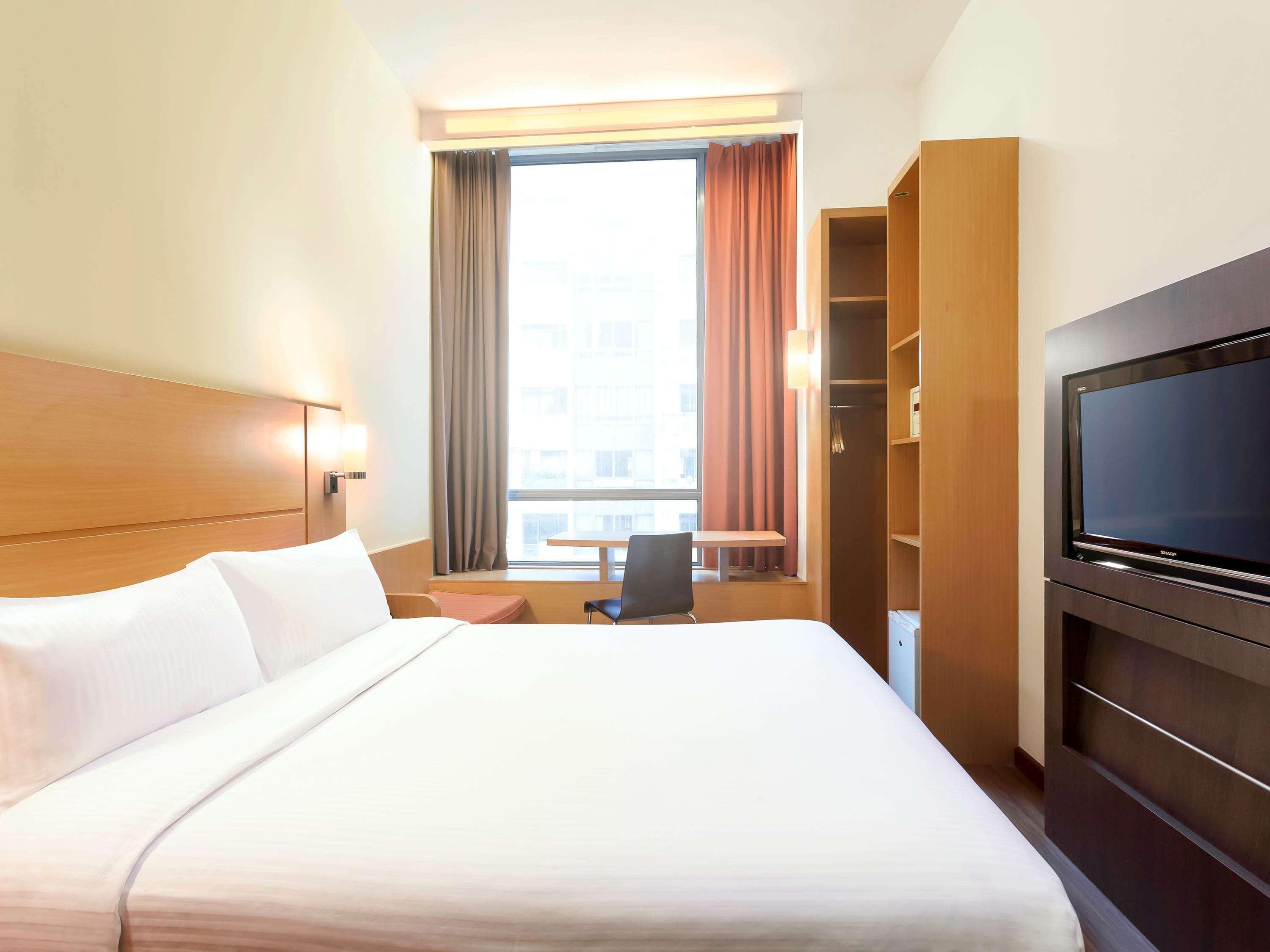 Ibis Singapore Novena Exterior photo