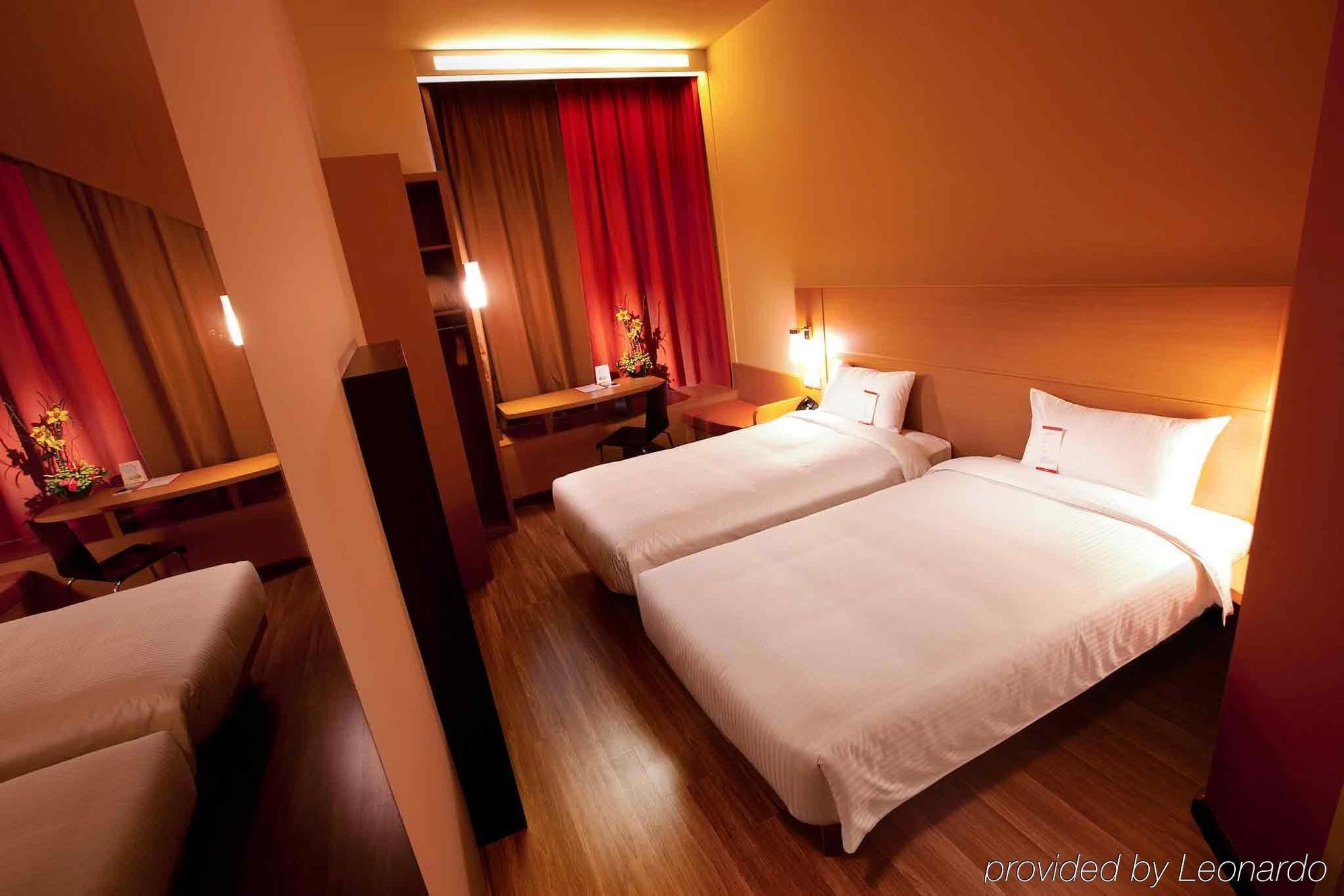 Ibis Singapore Novena Room photo