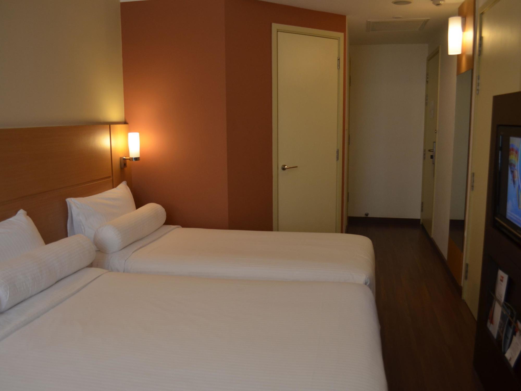 Ibis Singapore Novena Exterior photo
