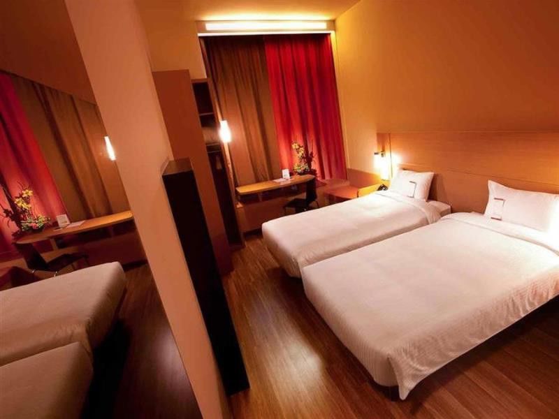 Ibis Singapore Novena Exterior photo