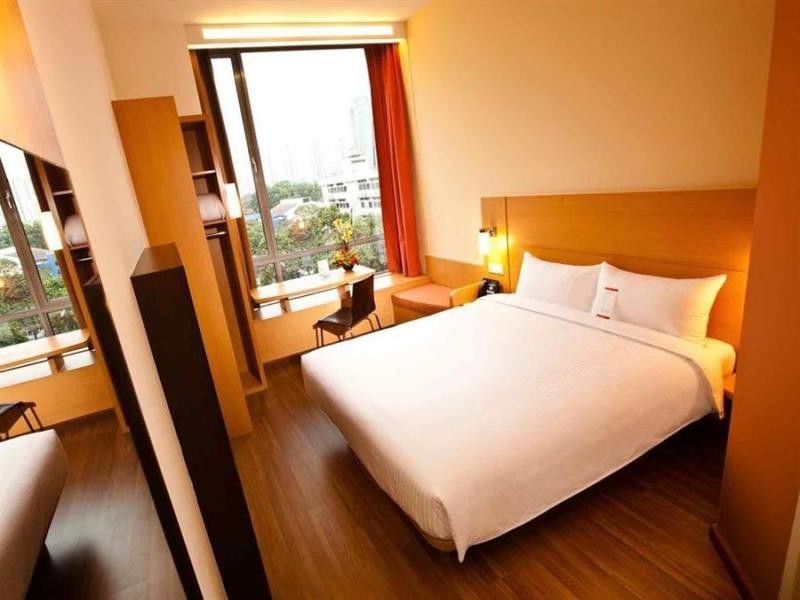 Ibis Singapore Novena Exterior photo