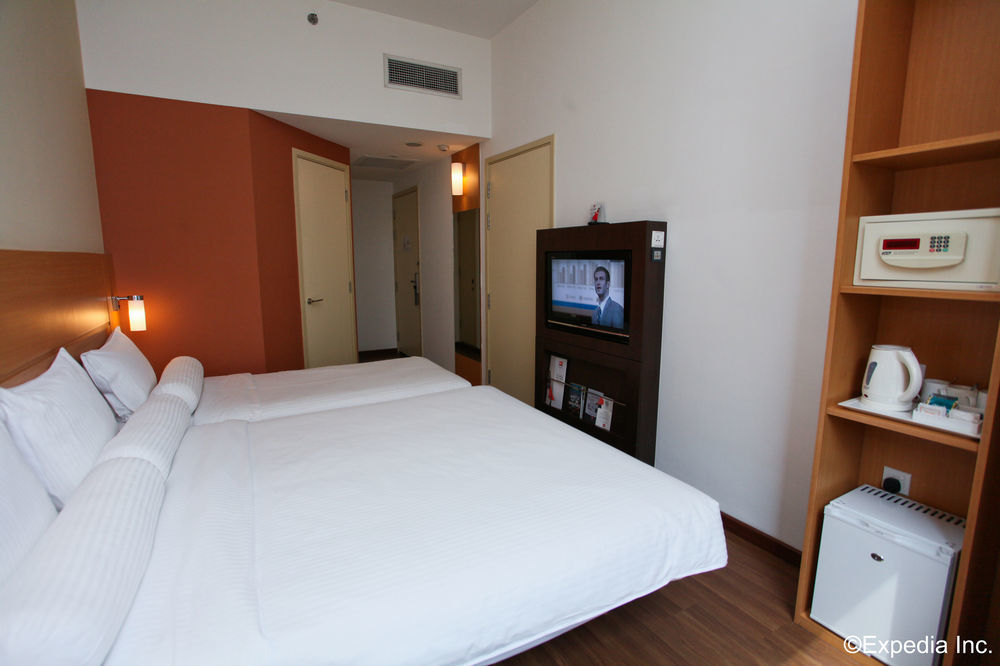 Ibis Singapore Novena Exterior photo