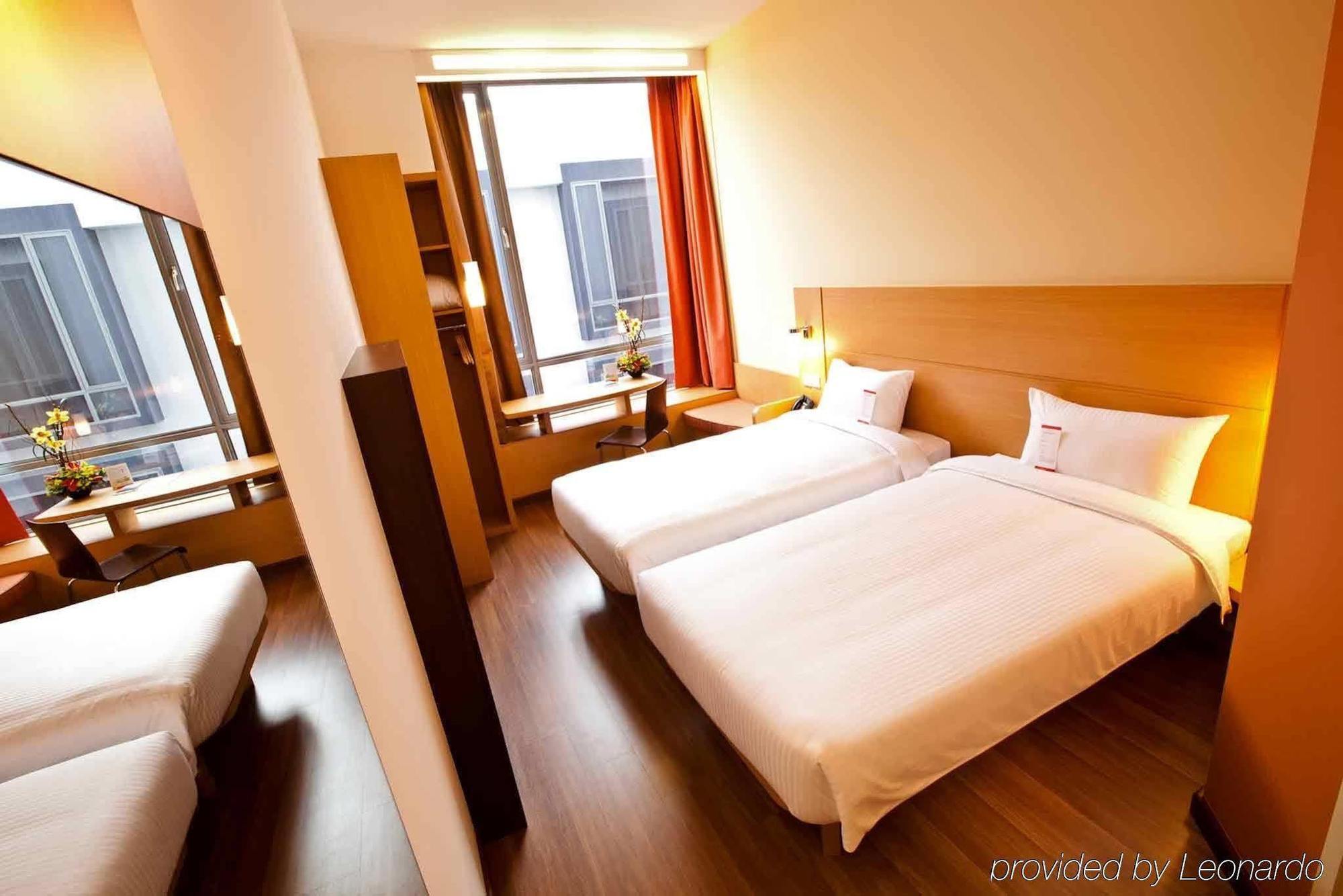 Ibis Singapore Novena Room photo
