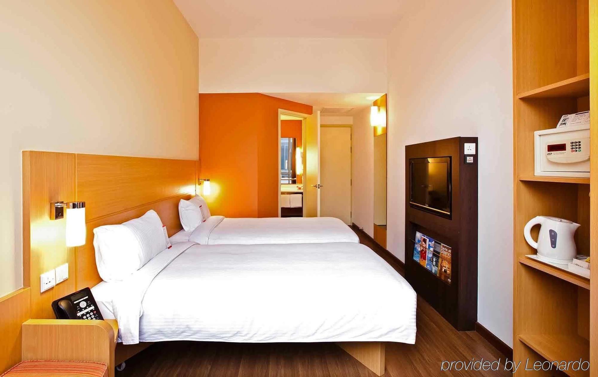 Ibis Singapore Novena Room photo
